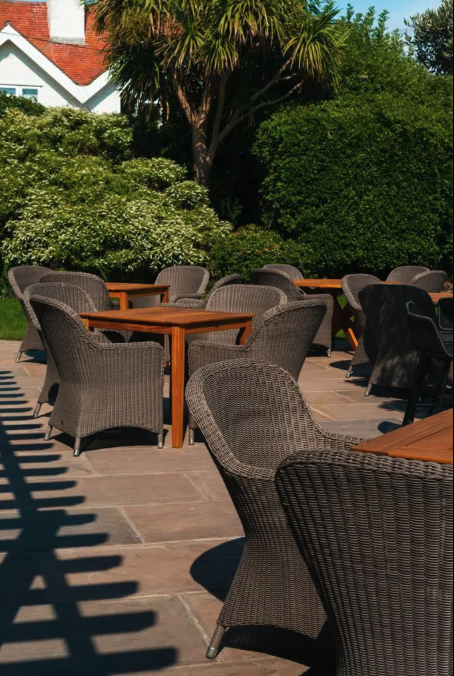 The Seaview garden dining